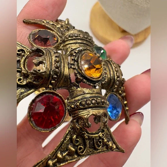 [SOLD] Vintage Gold Tone Multi Color Rhinestone Maltese Cross Pendant Necklace - Picture 2 of 9